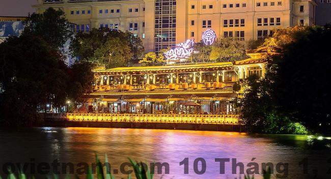 Khu vực lễ tân Khách Sạn Thụy Lâm với phong cách khách sạn gia đình