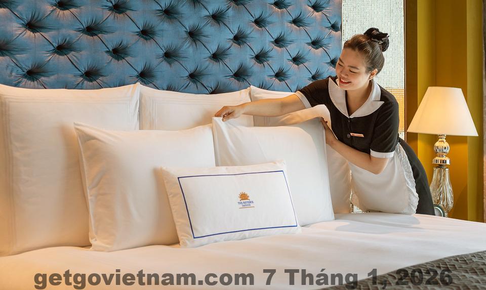 Đánh giá khách sạn Hong Ngoc Tonkin Hà Nội 2026: Có đáng ở phố cổ? 5 Nhân viên khách sạn Hong Ngoc Tonkin hỗ trợ khách với thái độ thân thiện