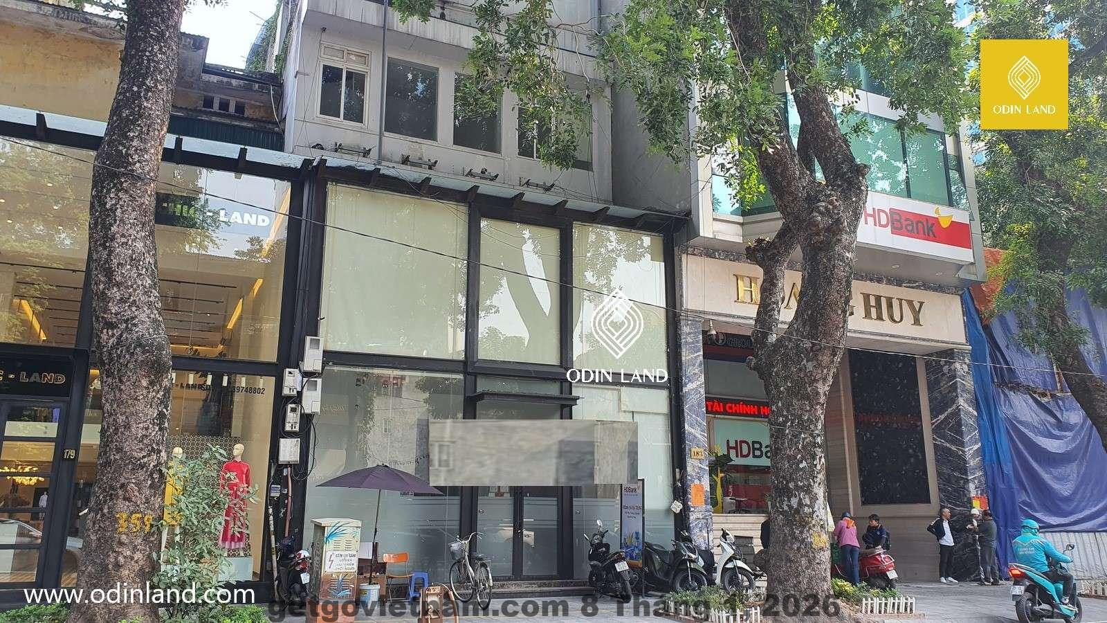 Toà nhà nơi bố trí các phòng của The First Ba Trieu