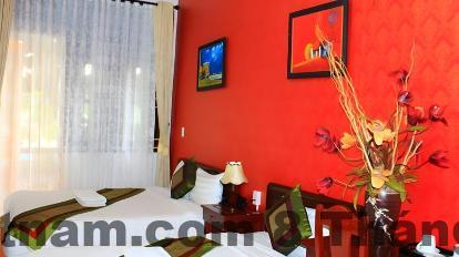 Phòng nghỉ tại Sword Lake Hostel với thiết kế đơn giản, diện tích nhỏ đặc trưng phố cổ