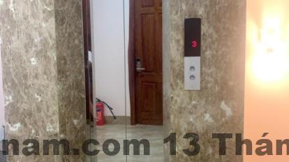 Hồ bơi tại khách sạn Hoàng Anh, không gian yên tĩnh, lý tưởng cho việc thư giãn.