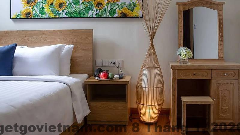 Khu vực ăn sáng tại Hanoi Boutique Malo Hotel với buffet nhỏ gọn phục vụ các món cơ bản