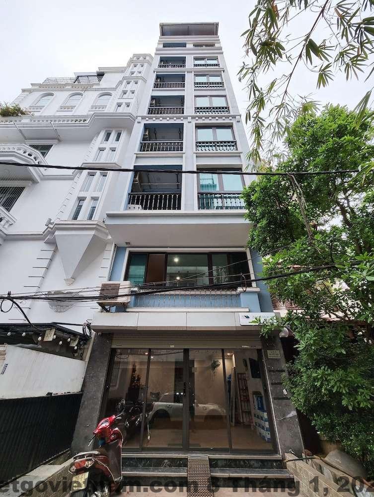 Không gian sảnh Spoon Hotel Hà Nội nhỏ gọn, thiết kế đơn giản, phù hợp khách lưu trú ngắn ngày