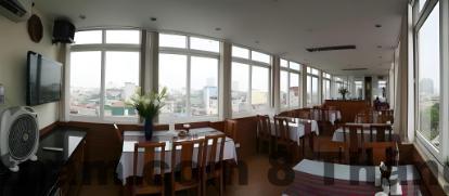 Khách sạn Lucky 3 Hà Nội Review 2026: Ở Phố Cổ Có Đáng Tiền? 7 Hành lang và thang máy nhỏ tại Khách sạn Lucky 3 Hà Nội