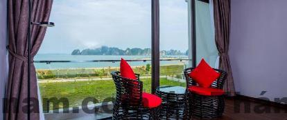 Phòng ngủ tiêu chuẩn tại khách sạn Moon Hạ Long với nội thất hiện đại, tông màu sáng