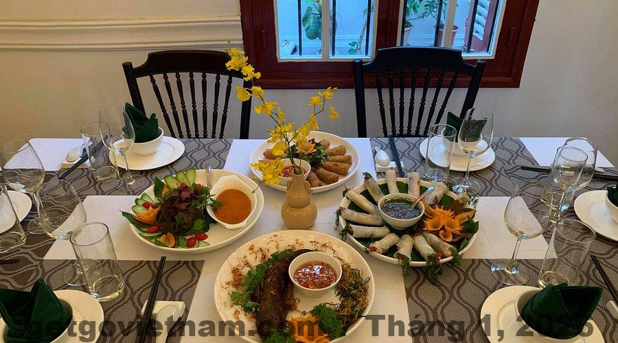 Đánh giá khách sạn Hong Ngoc Tonkin Hà Nội 2026: Có đáng ở phố cổ? 6 Khu vực ăn sáng tại khách sạn Hong Ngoc Tonkin với thực đơn đơn giản