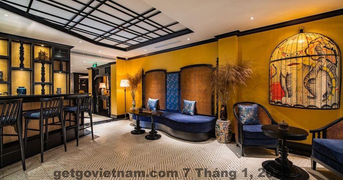 Khu vực ăn sáng Bonsella Hotel với buffet nhỏ gọn