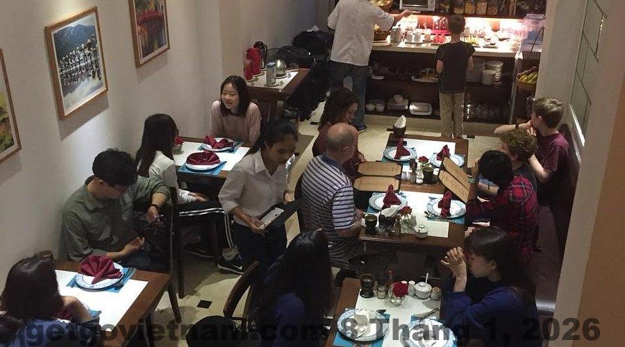 Bữa sáng gọi món à la carte tại Mercury Suites Central Hotel Hanoi