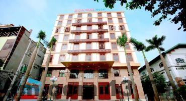 Giá phòng hợp lý với chất lượng dịch vụ, phù hợp với các gia đình và nhóm bạn.