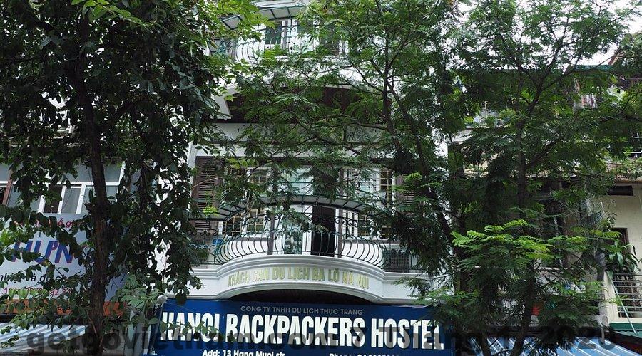Lối vào Re Hostel Re Hotel trong ngõ Phố Cổ Hà Nội