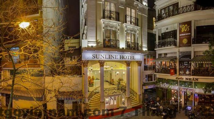 Khu vực lễ tân Bonsella Hotel với nhân viên thân thiện hỗ trợ khách