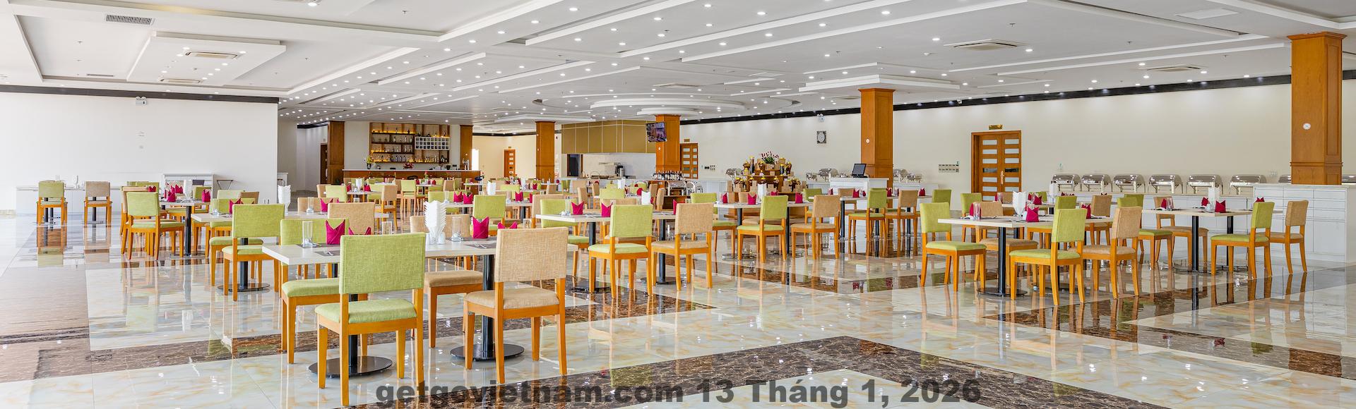 Lễ tân khách sạn Anh Phát với đội ngũ nhân viên chuyên nghiệp và thân thiện.