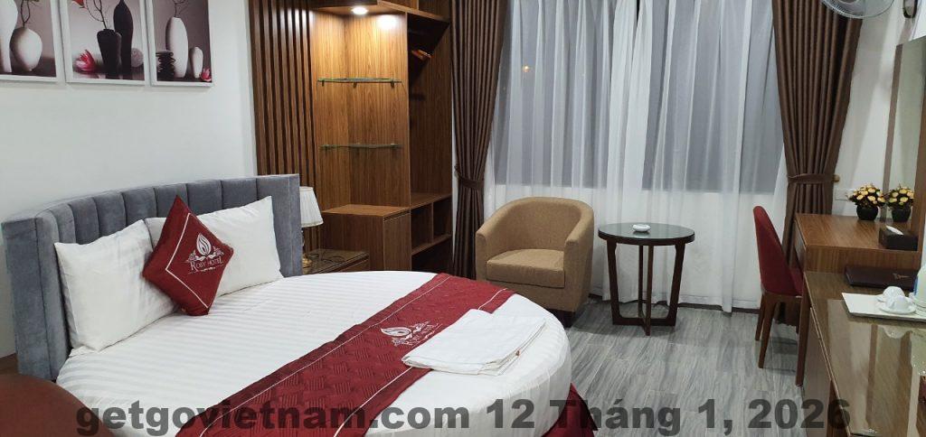 Quầy lễ tân Rosy Hotel Hà Đông nhỏ gọn và đơn giản