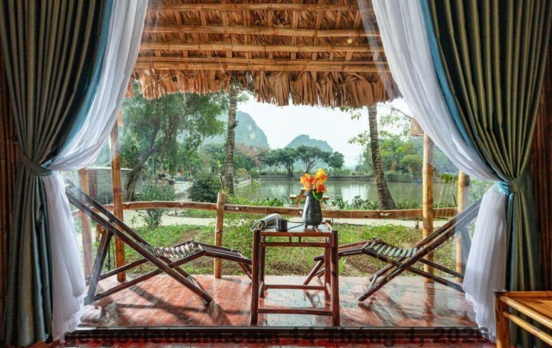 Không gian xanh xung quanh khách sạn Hồ Núi Đính tạo cảm giác thư giãn