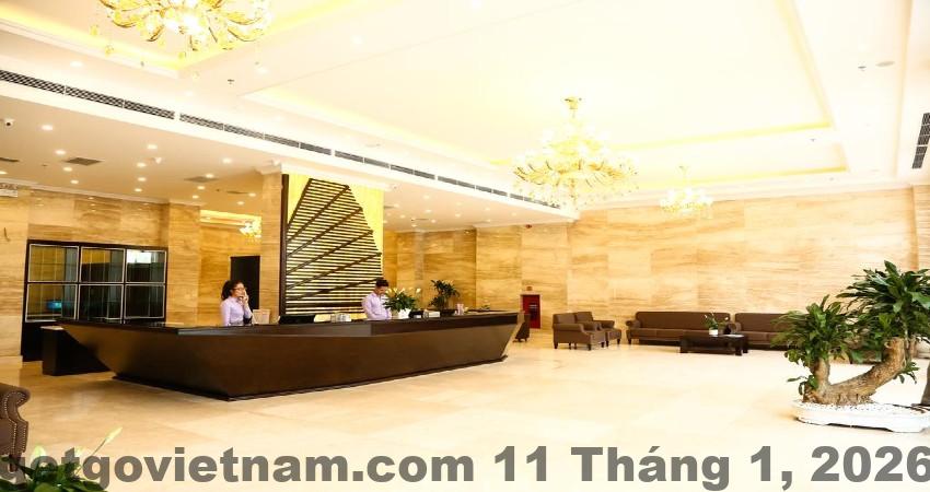 Sảnh lễ tân Khách sạn DTT Galaxy với không gian rộng và nhân viên trực 24/7