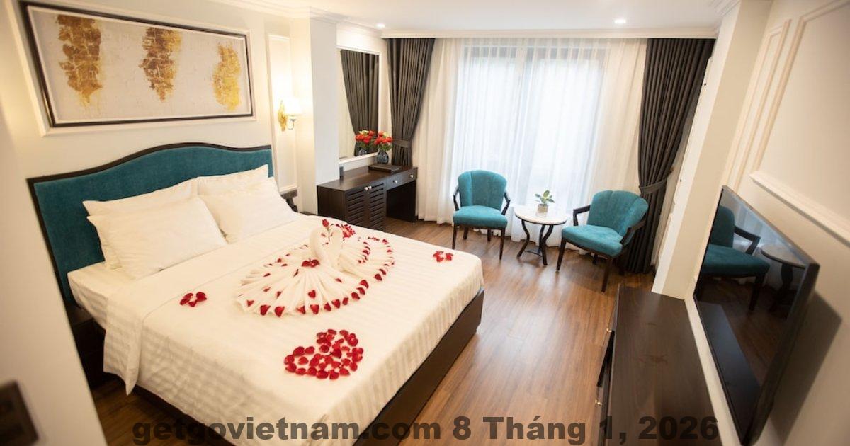 Mặt tiền Hồng Vận Hotel tại phố Lưu Quang Vũ, khu Trung Hòa, Cầu Giấy, Hà Nội