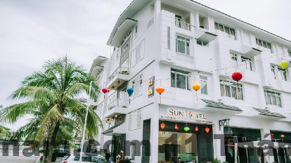 Khu vực lễ tân Khách Sạn Sun Hạ Long với phong cách phục vụ thân thiện và gần gũi