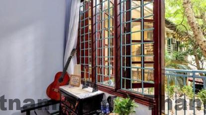 Phòng ngủ tiêu chuẩn tại khách sạn Carol Hanoi với nội thất hiện đại