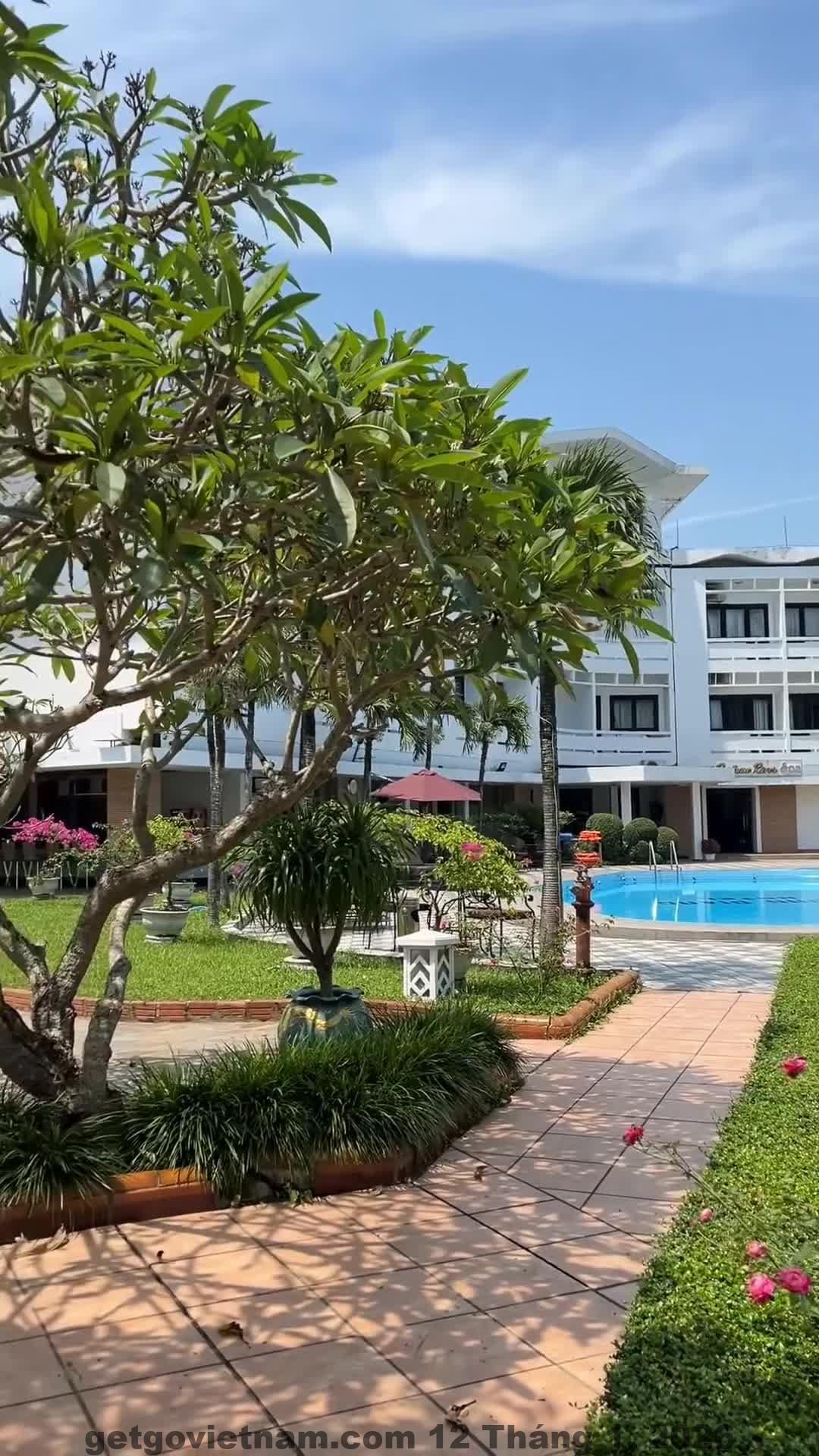 Khu vực ăn sáng đơn giản tại Khách Sạn Hương Trà 1