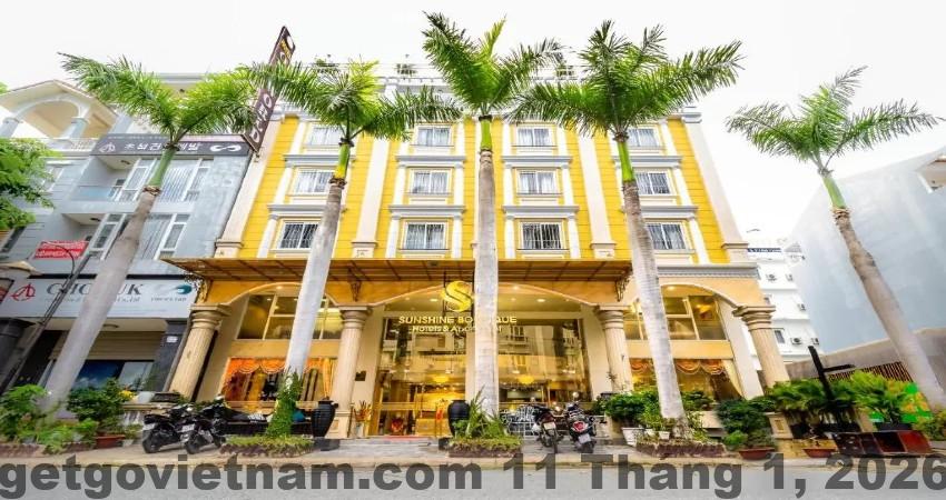 Khu vực ăn uống đơn giản tại Khách Sạn Hoàng Gia Phù Yên phục vụ nhu cầu cơ bản