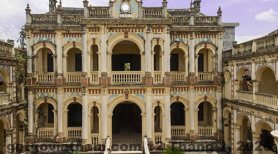 Thị trấn Bắc Hà nhìn từ trên cao, khu vực tập trung nhiều khách sạn và gần chợ phiên Bắc Hà