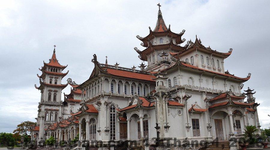 Phòng nghỉ sạch sẽ, được bài trí gọn gàng, phù hợp cho cả du lịch và công tác.