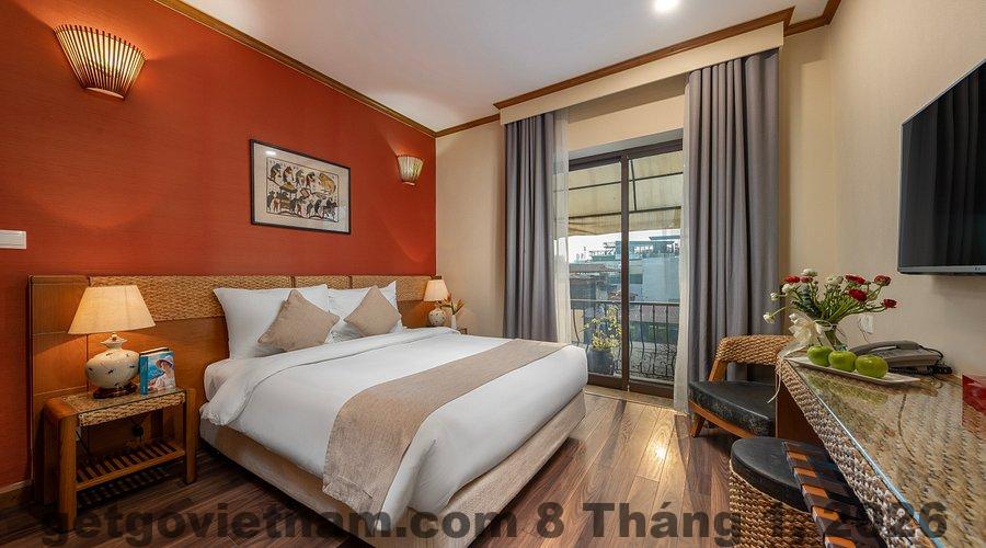 Khách sạn MK Premier Boutique có vị trí tuyệt vời gần Hồ Gươm và các điểm tham quan nổi tiếng