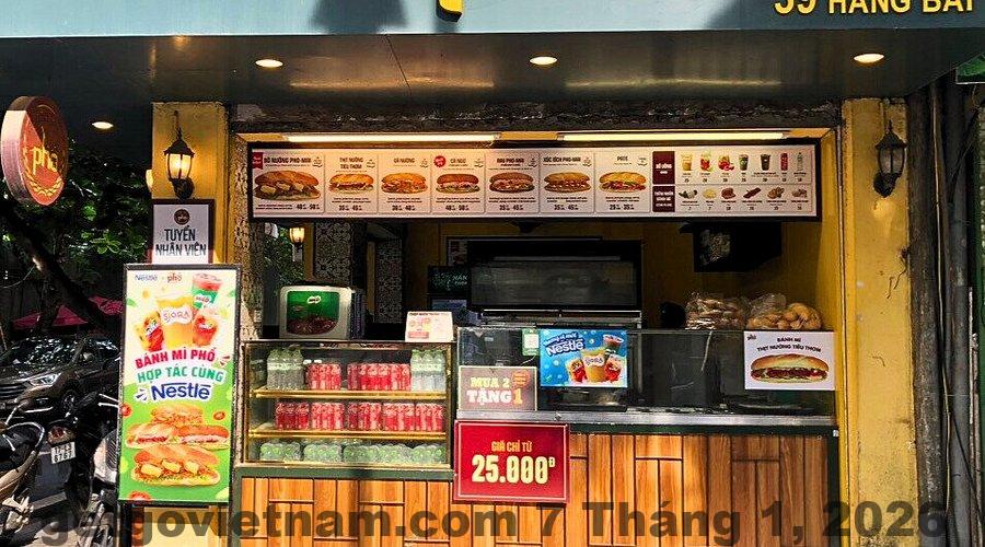 Bữa sáng đơn giản tại khách sạn phố cổ Hà Nội