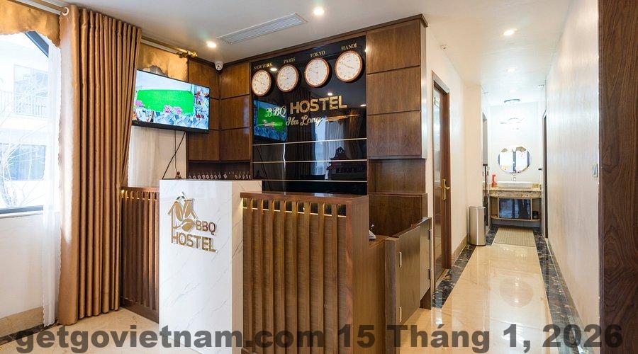 BBQ Hotel & Hostel Hạ Long Review 2026: Có nên ở giữa MonBay? 5 Quầy lễ tân BBQ Hotel & Hostel Hạ Long nhỏ gọn, nhân viên thân thiện