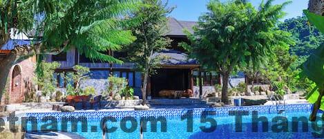 Silk River Hotel nằm gần trung tâm Hà Giang, dễ dàng di chuyển đến các địa danh du lịch