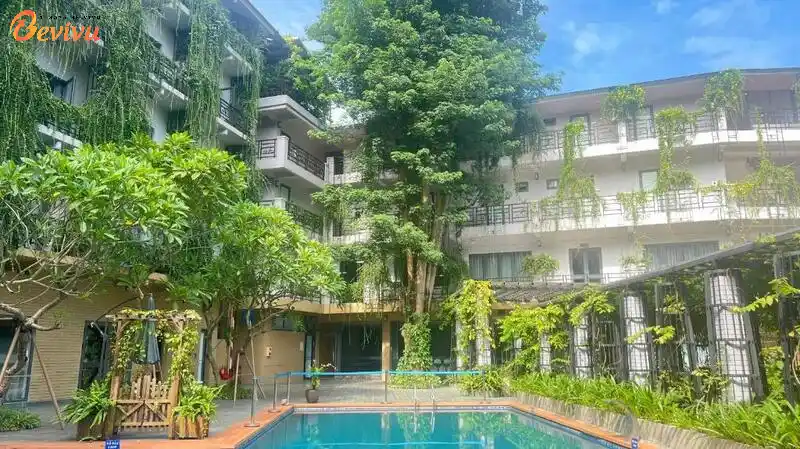 Hồ bơi ngoài trời tại Khách sạn X Hotel Thái Nguyên