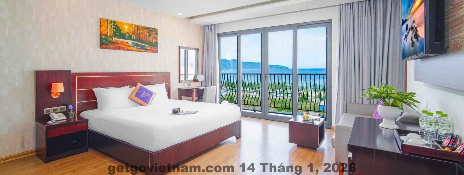 Phòng Sea View Alani Sea View Hotel có ban công nhìn trực diện biển Mỹ Khê
