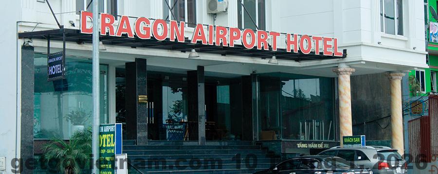 Nhân viên lễ tân Dragon Airport Hotel thân thiện và hỗ trợ khách