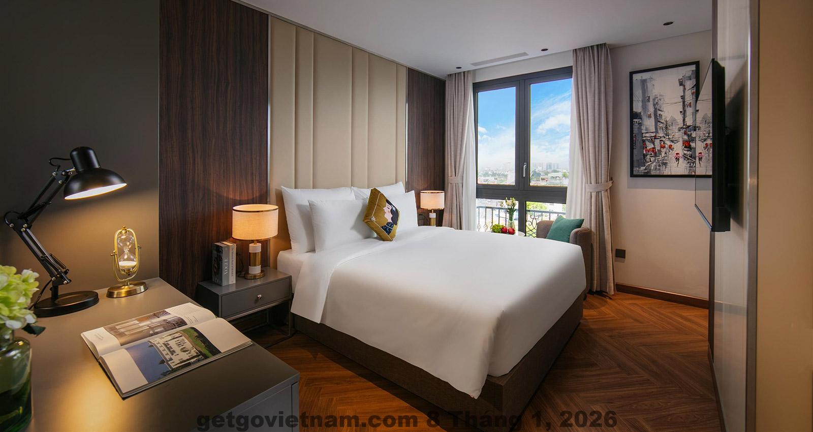 Tiện ích như hồ bơi và phòng tập gym tại khách sạn