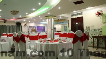 Thái độ nhân viên tại Hùng Thịnh Hotel - Nhân viên thân thiện nhưng đôi khi thiếu sự chuyên nghiệp