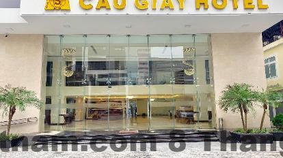 Thái độ nhân viên thân thiện nhưng vẫn cần cải thiện về sự chuyên nghiệp.