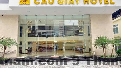 Khách Sạn Quan Hoa Review 2026: Có Đáng Ở Khi Lưu Trú Cầu Giấy? 2 Mặt tiền Khách Sạn Quan Hoa nằm trong ngõ 165 Cầu Giấy, phong cách đơn giản và yên tĩnh