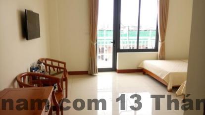 Phòng đơn giản với các tiện nghi cơ bản, sạch sẽ nhưng có thể cần nâng cấp để trở nên hiện đại hơn.