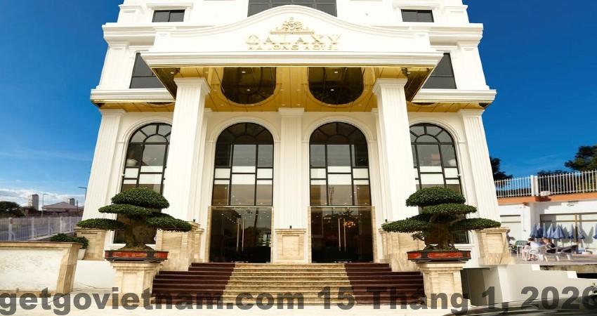 Phòng nghỉ Galaxy Hotel Móng Cái với nội thất đơn giản, bố trí gọn gàng và sạch sẽ
