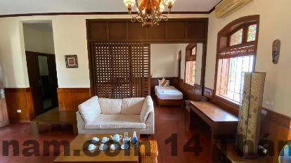 Phòng nghỉ tiêu chuẩn tại Khách Sạn Đồng Mô với nội thất đơn giản