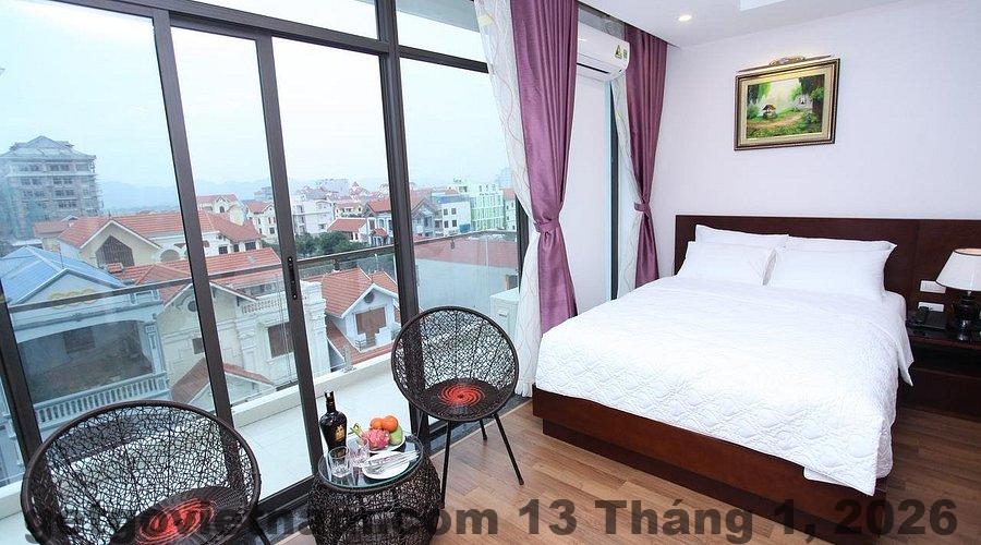 Phòng ngủ tại khách sạn Camellia mang đến cảm giác thoải mái với trang thiết bị hiện đại.