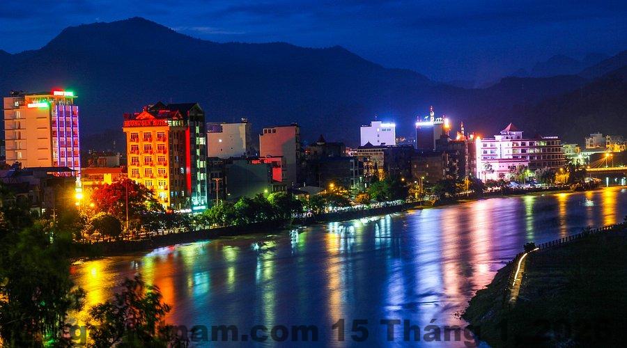 Khung cảnh Cao Bằng ban đêm từ Jeanne Hotel
