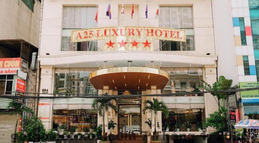 Khu vực ăn sáng tại A25 Luxury Hotel 12 Phố Huế với thực đơn đơn giản