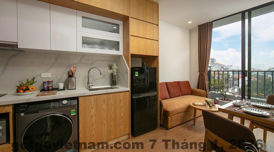 Không gian phòng khách rộng rãi tại Westlake Pearl Suites & Spa theo mô hình serviced apartment