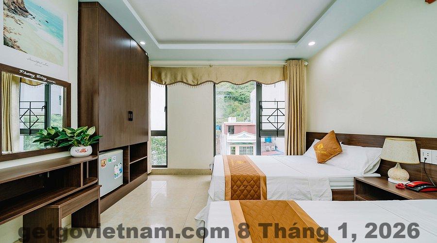Hành lang TÙNG AN HOTEL thể hiện mô hình khách sạn phố đơn giản