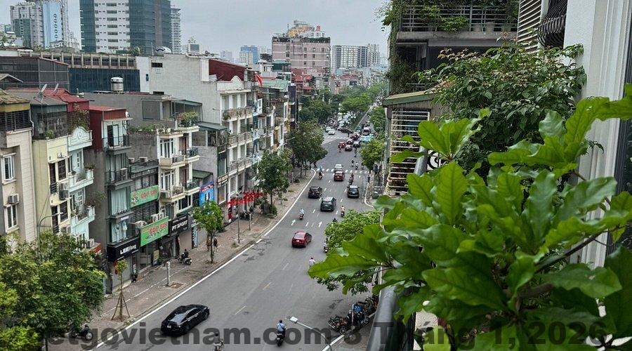 Tầm nhìn từ ban công Hanoi Hidden Guest House hướng ra khu phố cổ Hà Nội