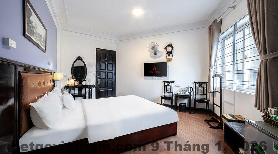 Quầy lễ tân A25 Hotel với nhân viên trực 24/7