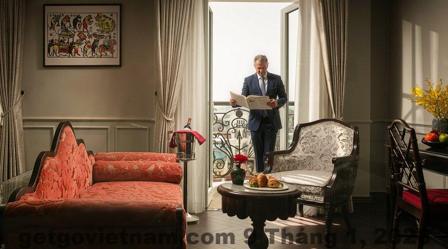 Sảnh Hanoi Indochine Premium Hotel thiết kế phong cách Đông Dương, quy mô nhỏ, ấm cúng