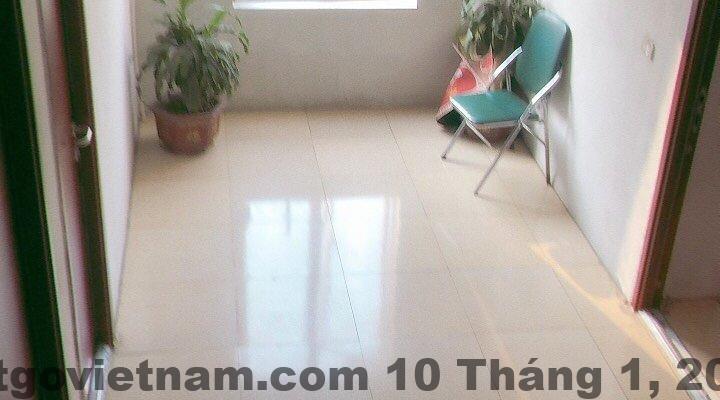 Huy Hoang Airport Hotel Hà Nội Review 2026 – Có nên ở gần Nội Bài? 5 Nhân viên lễ tân Huy Hoang Airport Hotel hỗ trợ khách check-in muộn