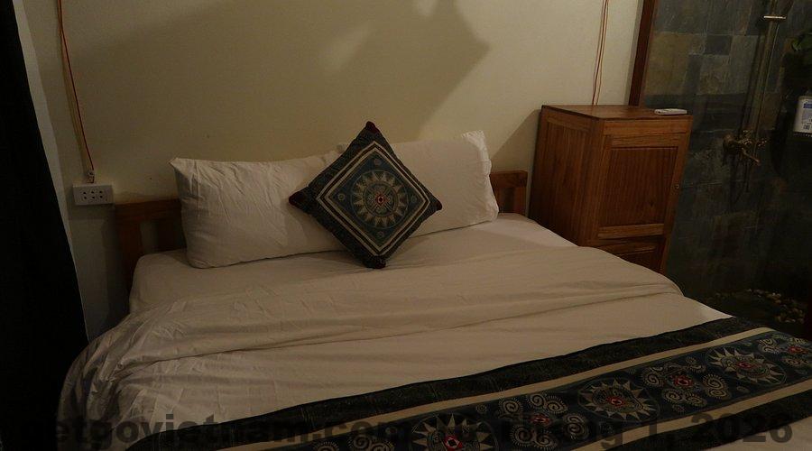 Bữa tối chung tại Bống Bang Homestay với các món ăn địa phương